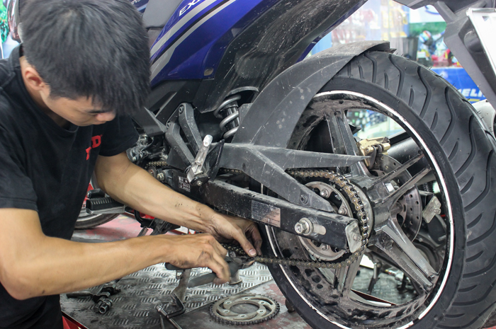 nhong-xich-exciter-150-1.jpg nhong-xich-exciter-150-1.jpg